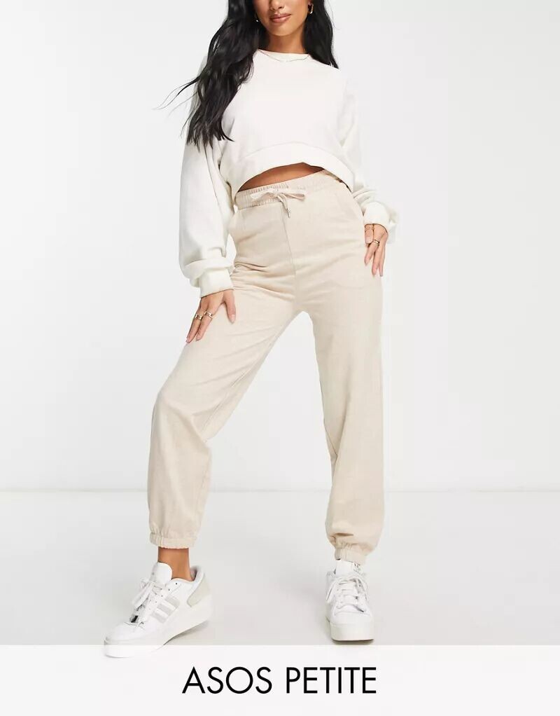 

Базовые джоггеры узкого кроя ASOS DESIGN Petite светло-бежевого цвета