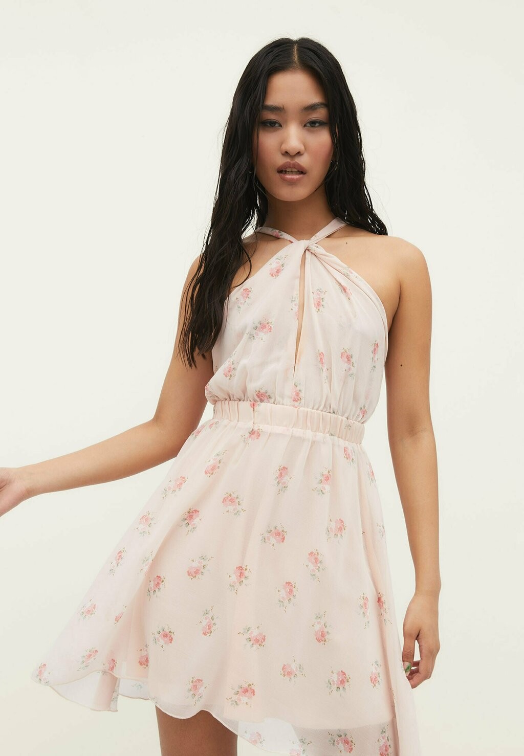 

Летнее платье Stradivarius
