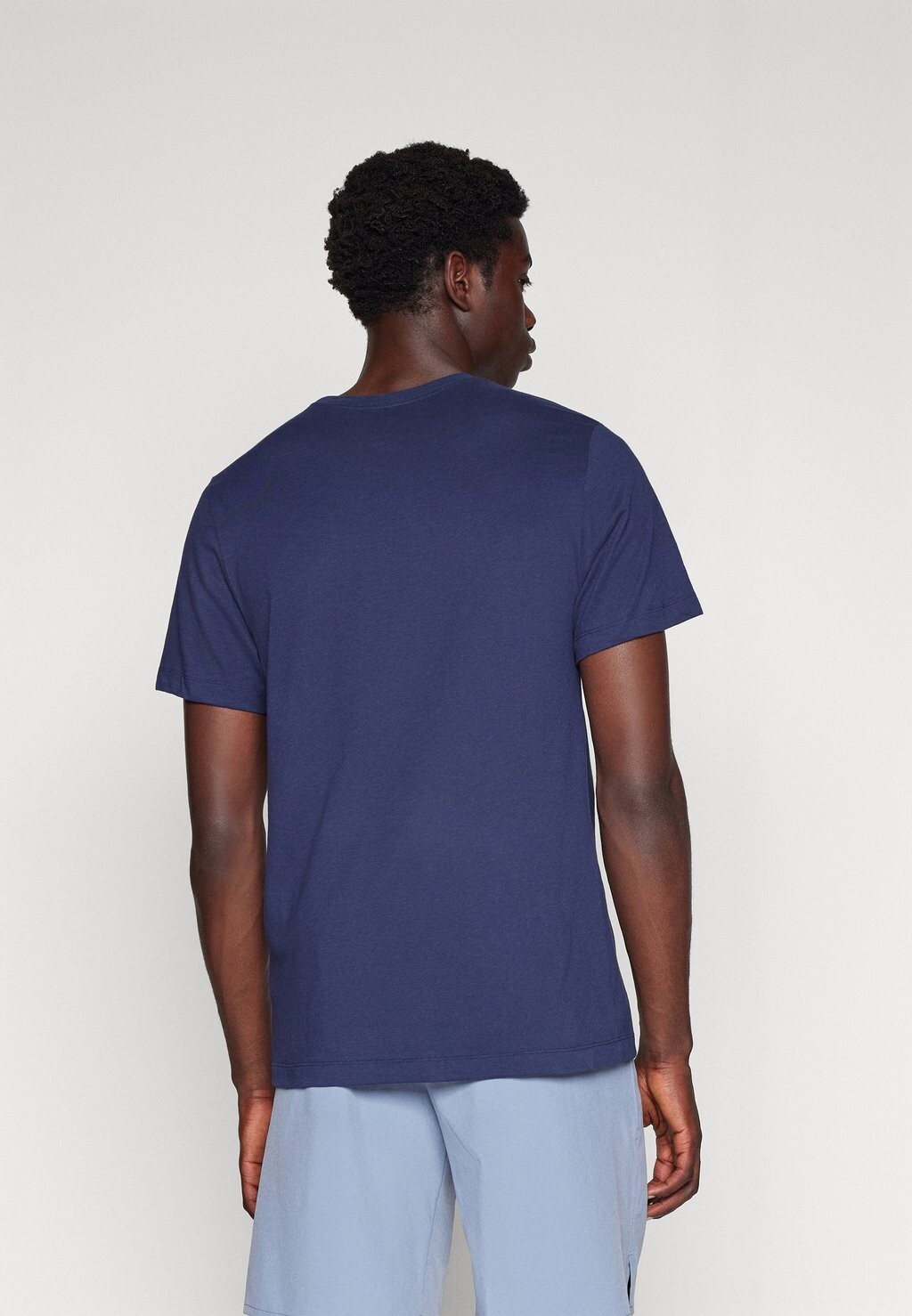 

Спортивная футболка Tee Nike, темно-синий