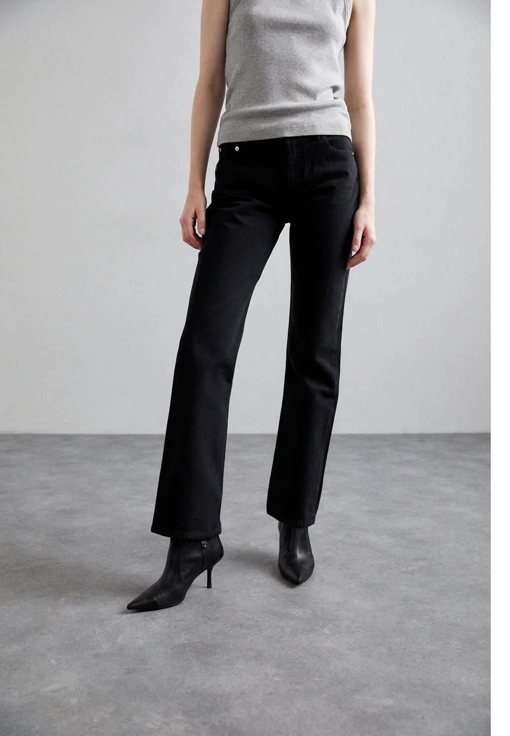 

Джинсы-сигареты Filippa K, черные
