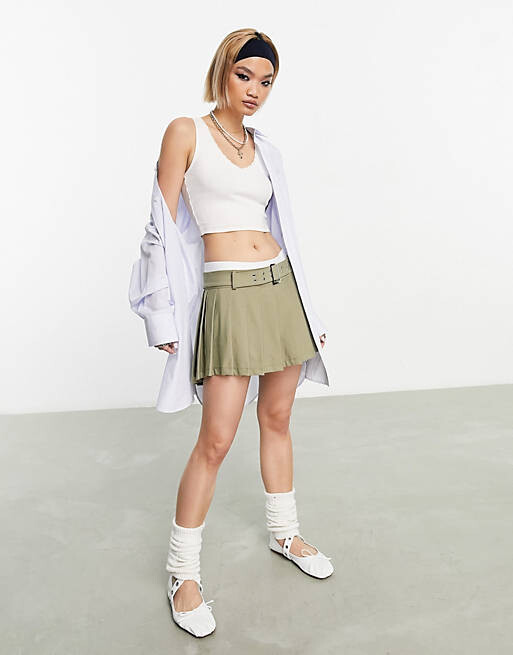 

Мини-юбка цвета хаки с микроплиссировкой и пряжкой ASOS DESIGN