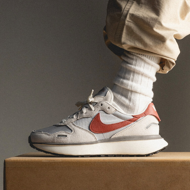 

Кроссовки Wmns Phoenix Waffle Nike, серый