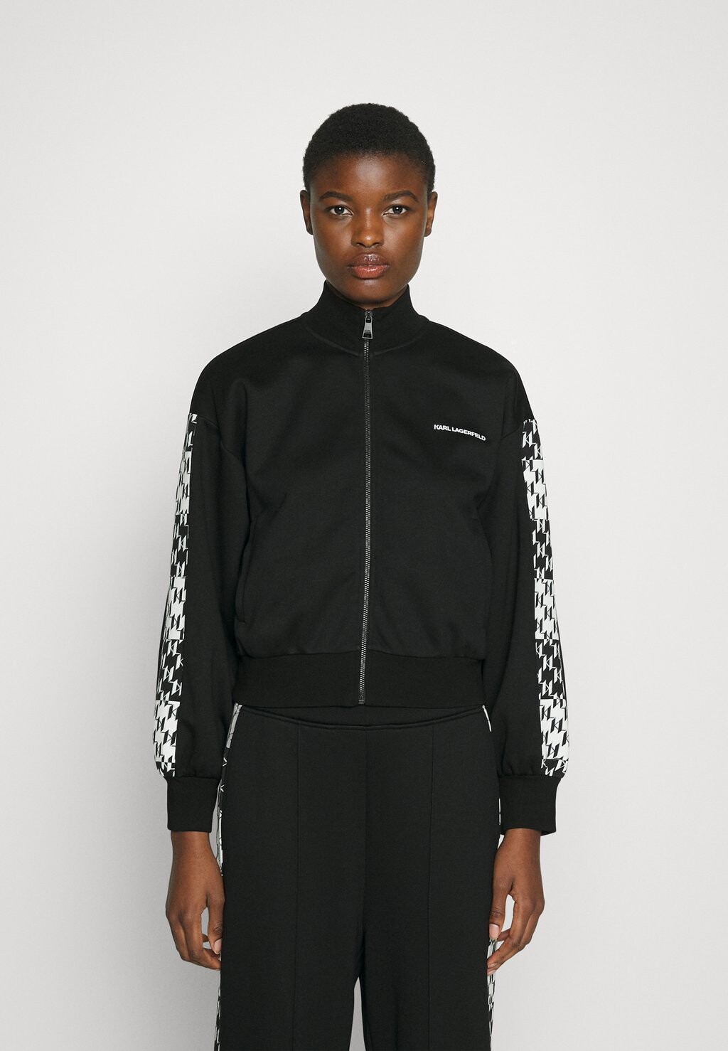

Сумка для тренировок KARL LAGERFELD ZIP UP, черный