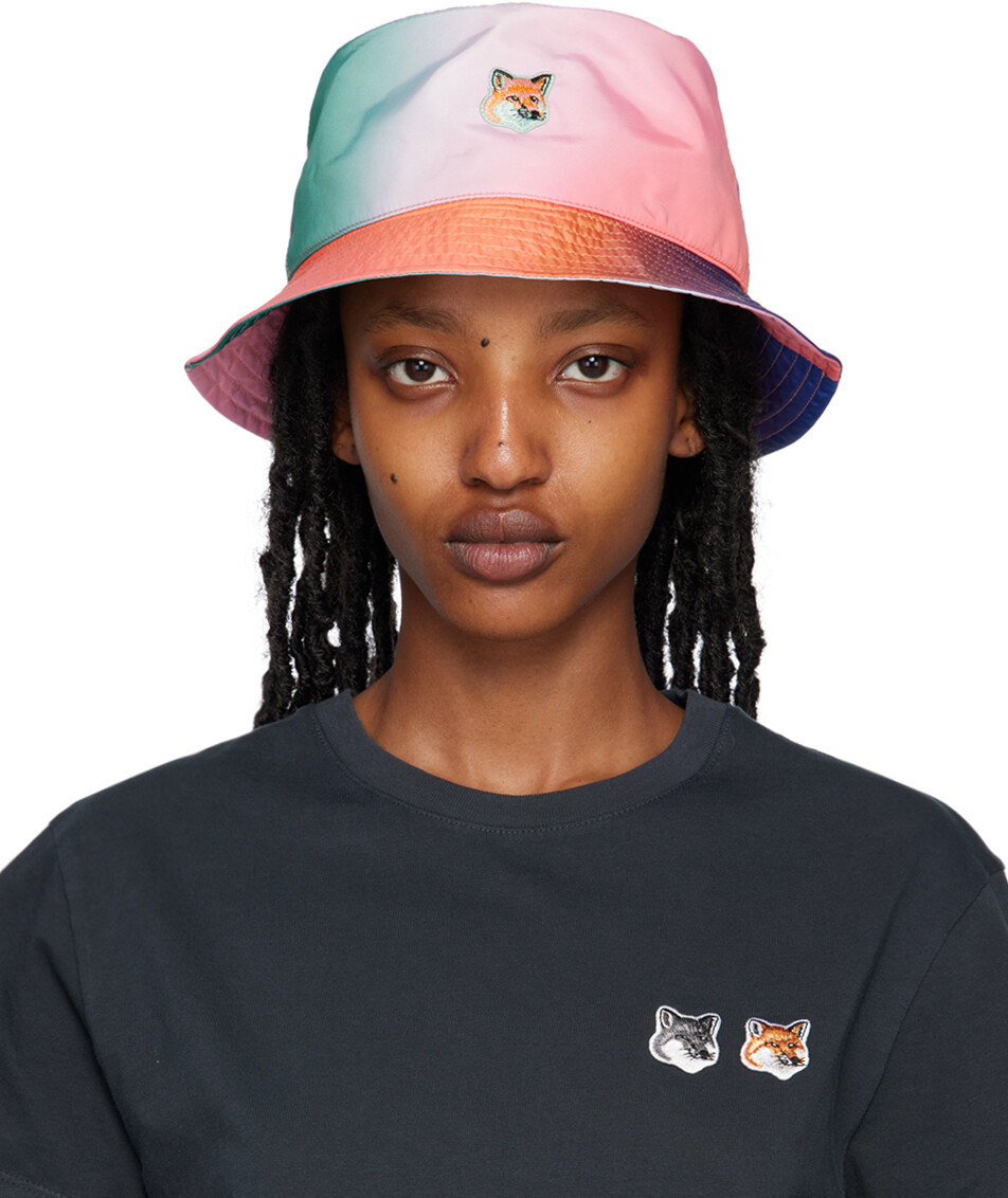 

Разноцветная пляжная шляпа с яркой лисьей головой Maison Kitsune