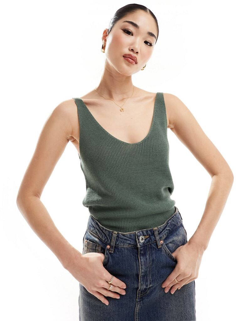 

Vero Moda - трикотажная майка цвета хаки с V-образным вырезом