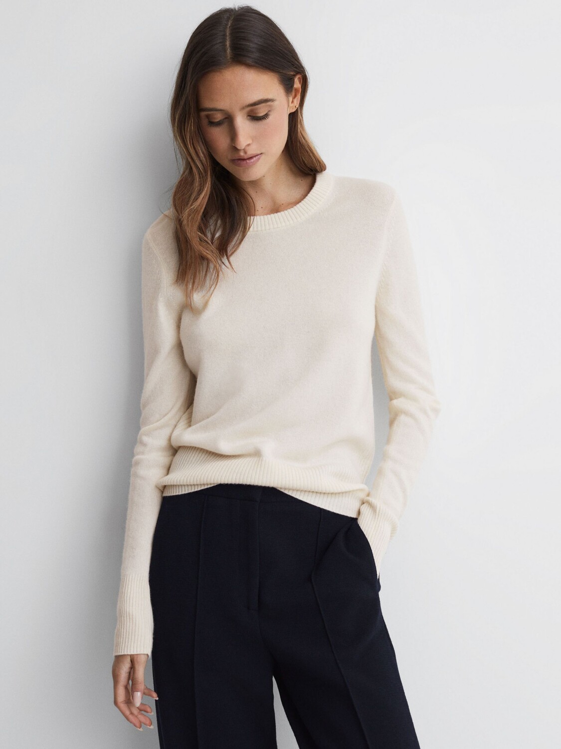 

Джемпер Addison с круглым вырезом Reiss, слоновая кость