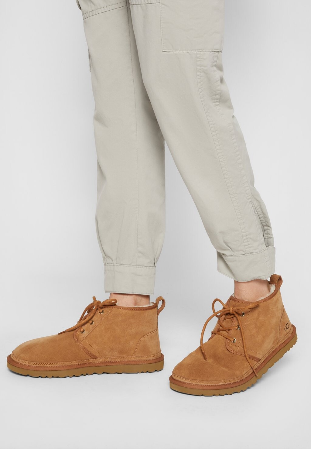 

Спортивные туфли на шнуровке NEUMEL UGG, каштан