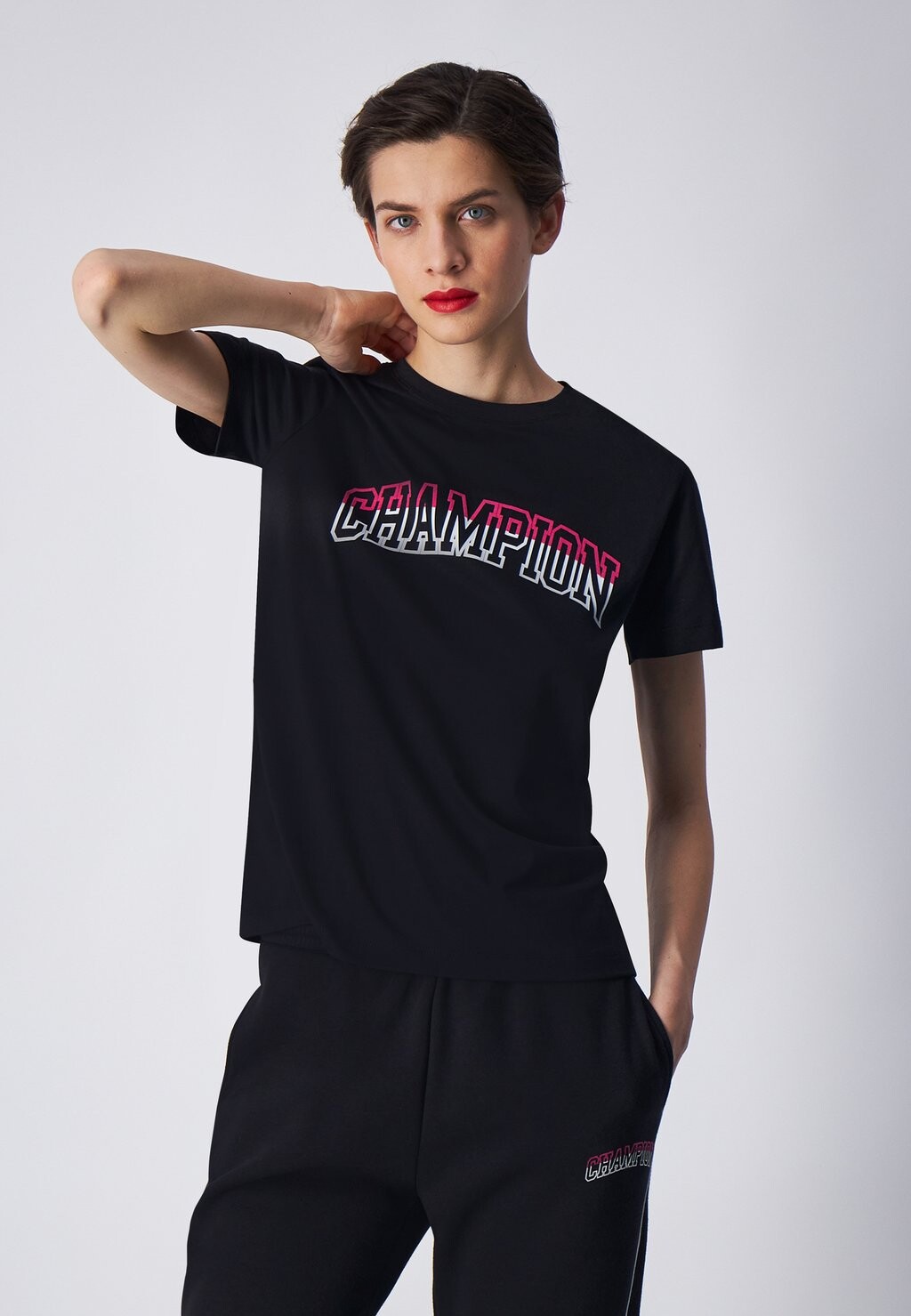 

Футболка с принтом PUNCH CREWNECK Champion, черный