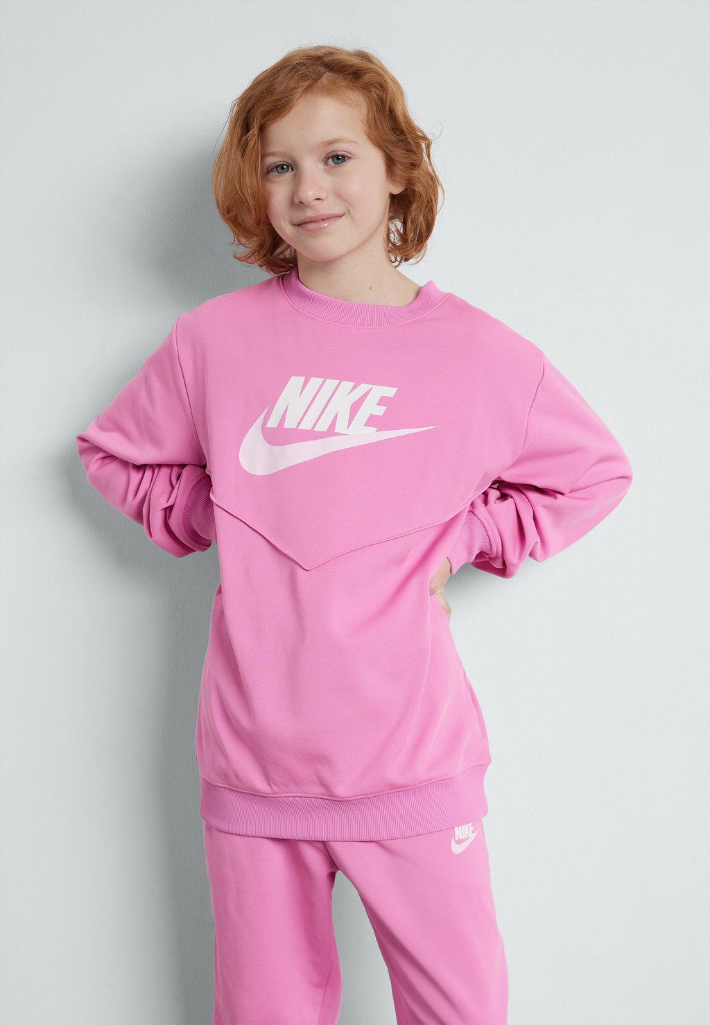 

Толстовка TRACKSUIT CREW UNISEX Nike Sportswear, цвет playful pink/white