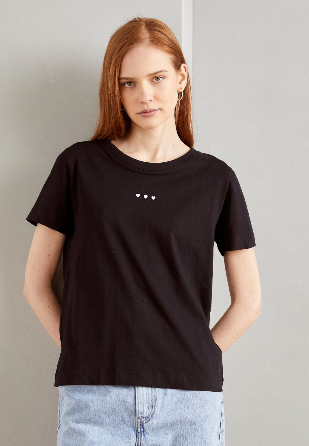 

Футболка с принтом TEE Esprit, черный