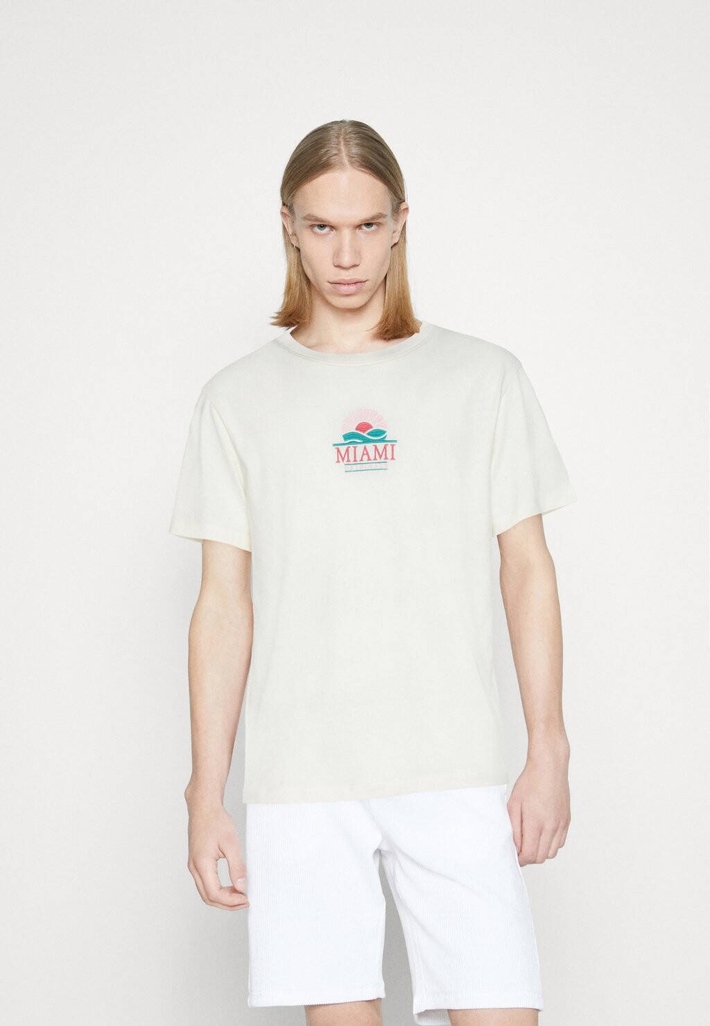 

Футболка с принтом Jack & Jones, молочный