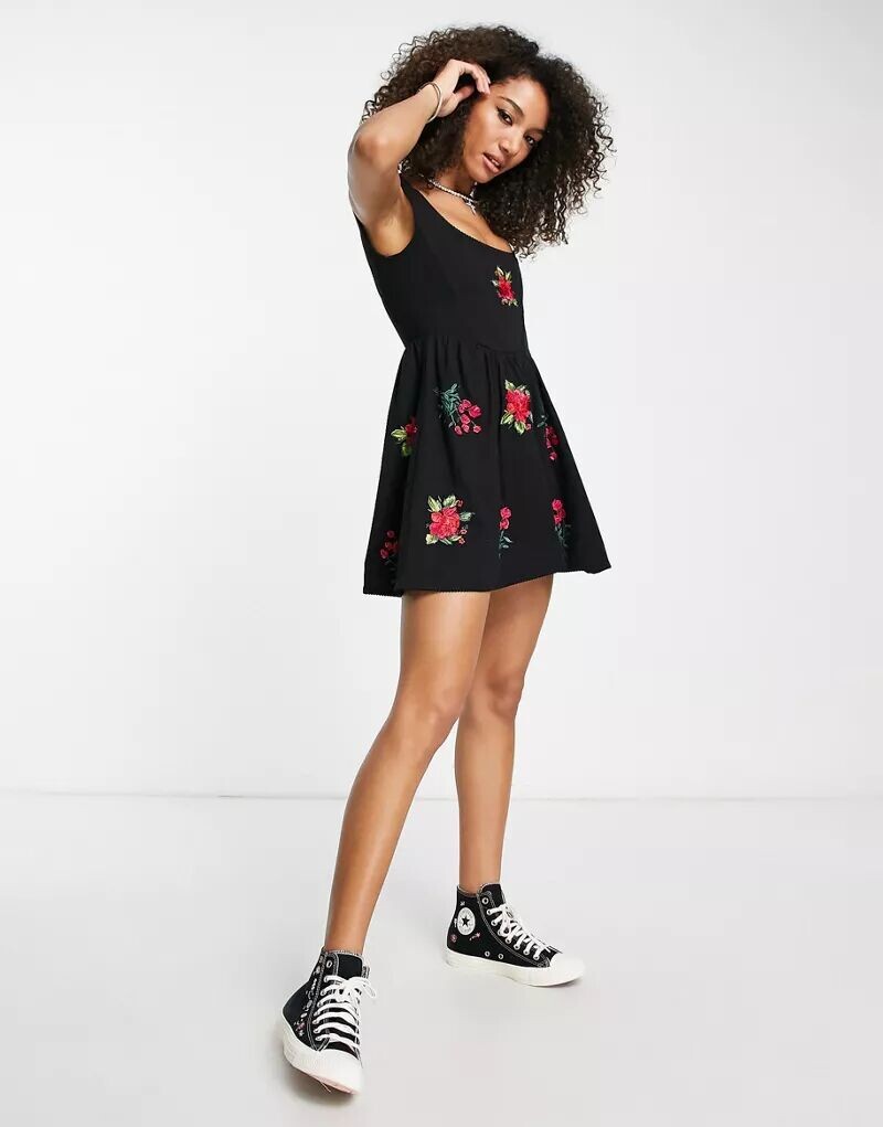 

Черное короткое платье с корсетом и вышивкой ASOS