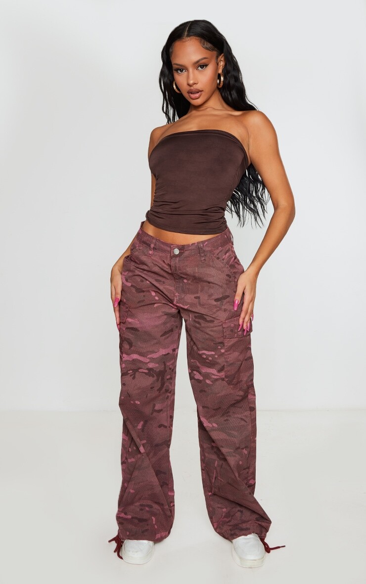 

PrettyLittleThing Розовые брюки-карго с низкой посадкой и выцветшим камуфляжным принтом, Розовый