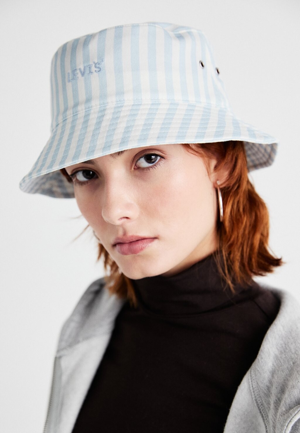 

Шляпа Women'S Headline Logo Bucket Levi's, небесно-голубая