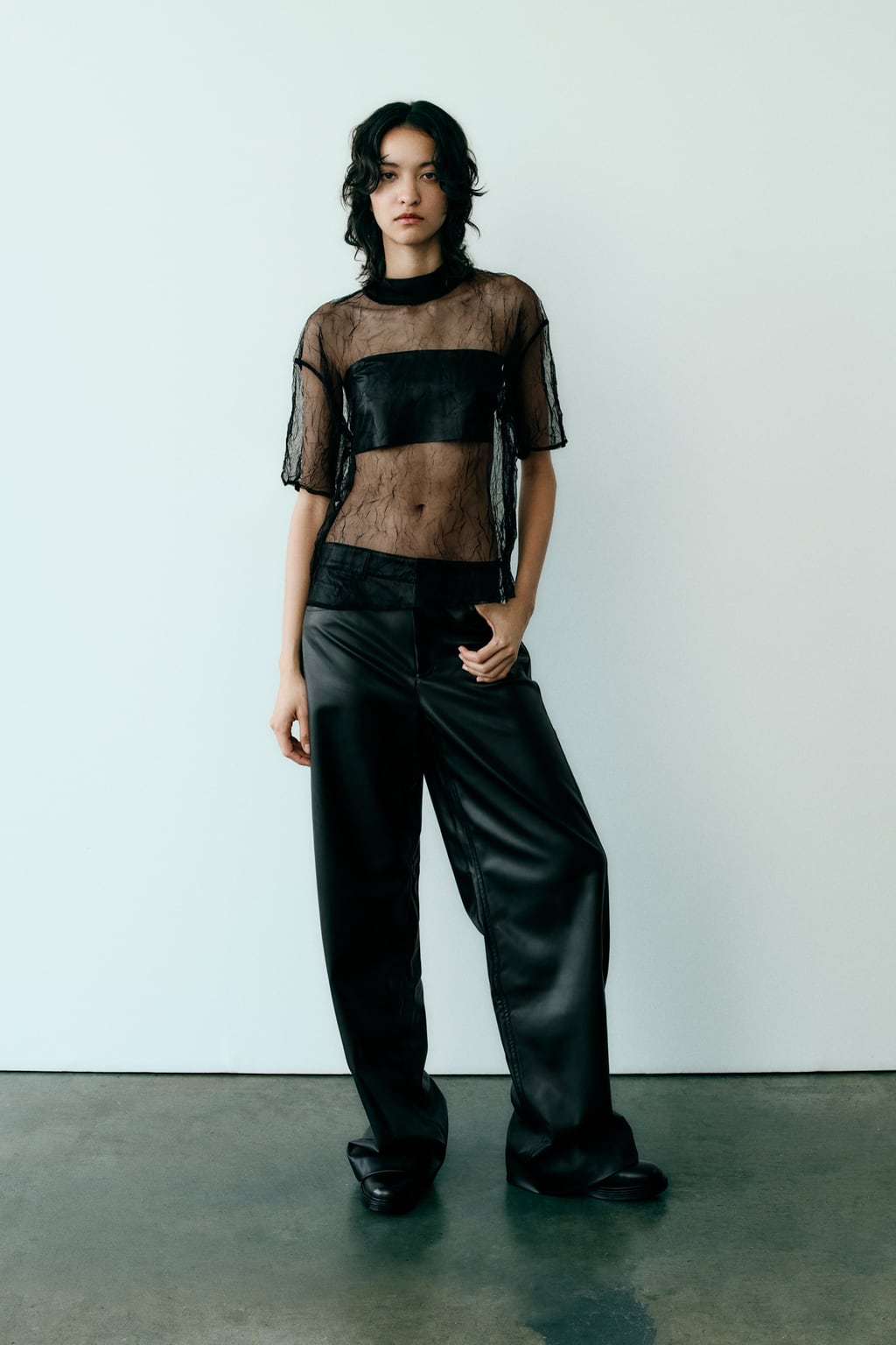 

Брюки из искусственной кожи ZARA, черный
