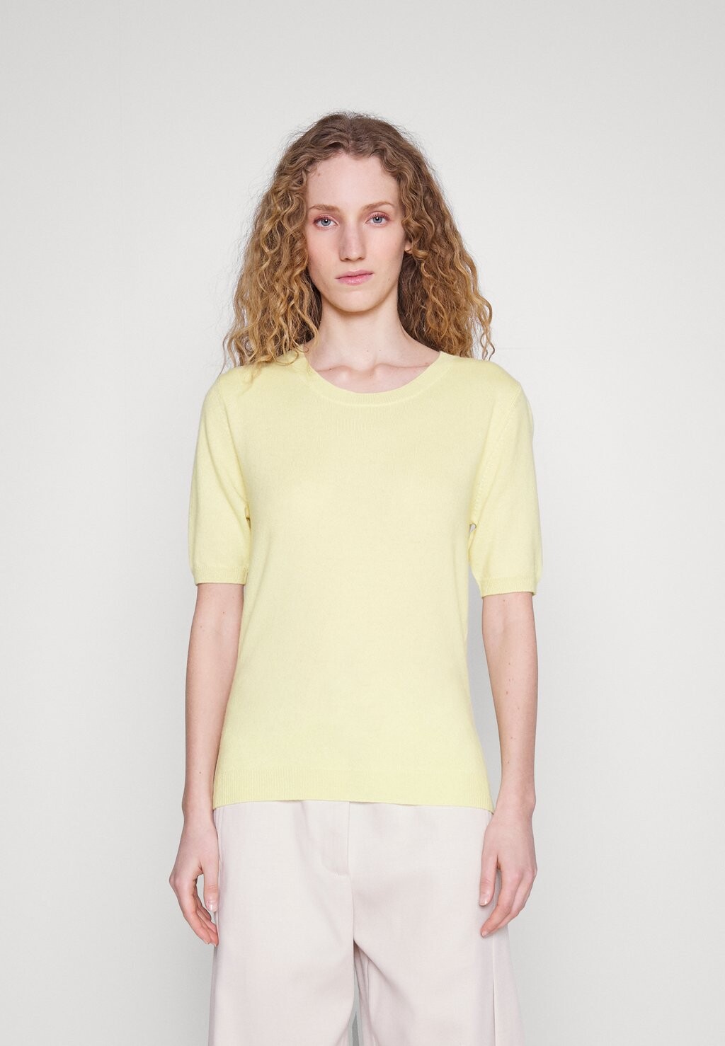 

Базовая футболка Davida Cashmere