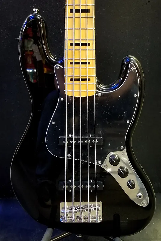 

Басс гитара Fender Squier Classic Vibe '70s Jazz Bass V Black - FREE Set up