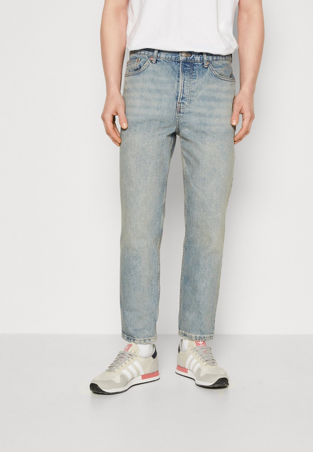 

Джинсы Tapered BDG Urban Outfitters