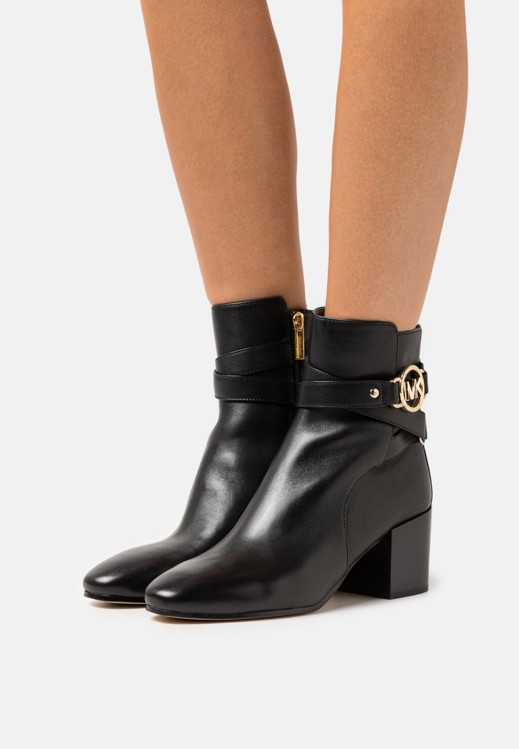 

Ботильоны MICHAEL Michael Kors RORY MID BOOTIE, черный