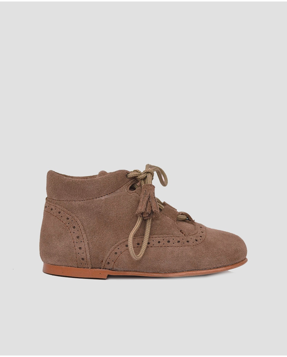 Детские туфли на шнуровке из коричневой замши с кружевной застежкой Mr. Mac Shoes женские туфли из коричневой кожи mr mac shoes коричневый