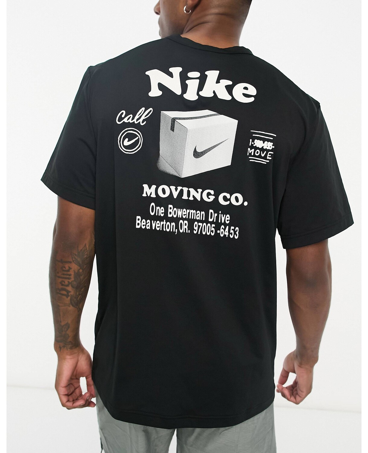 

Черная футболка Nike Training Moving Co Hyverse
