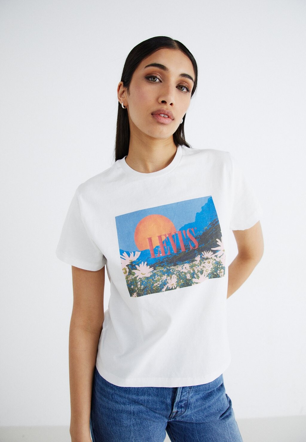

Футболка с принтом GRAPHIC CLASSIC TEE Levi's, цвет bright white