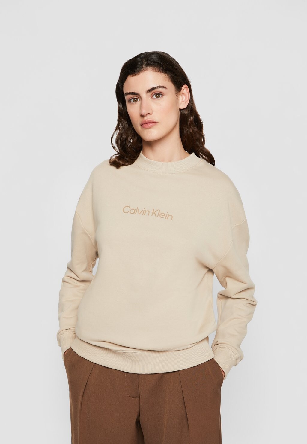 

Толстовка HERO LOGO Calvin Klein, оксфордский коричневый