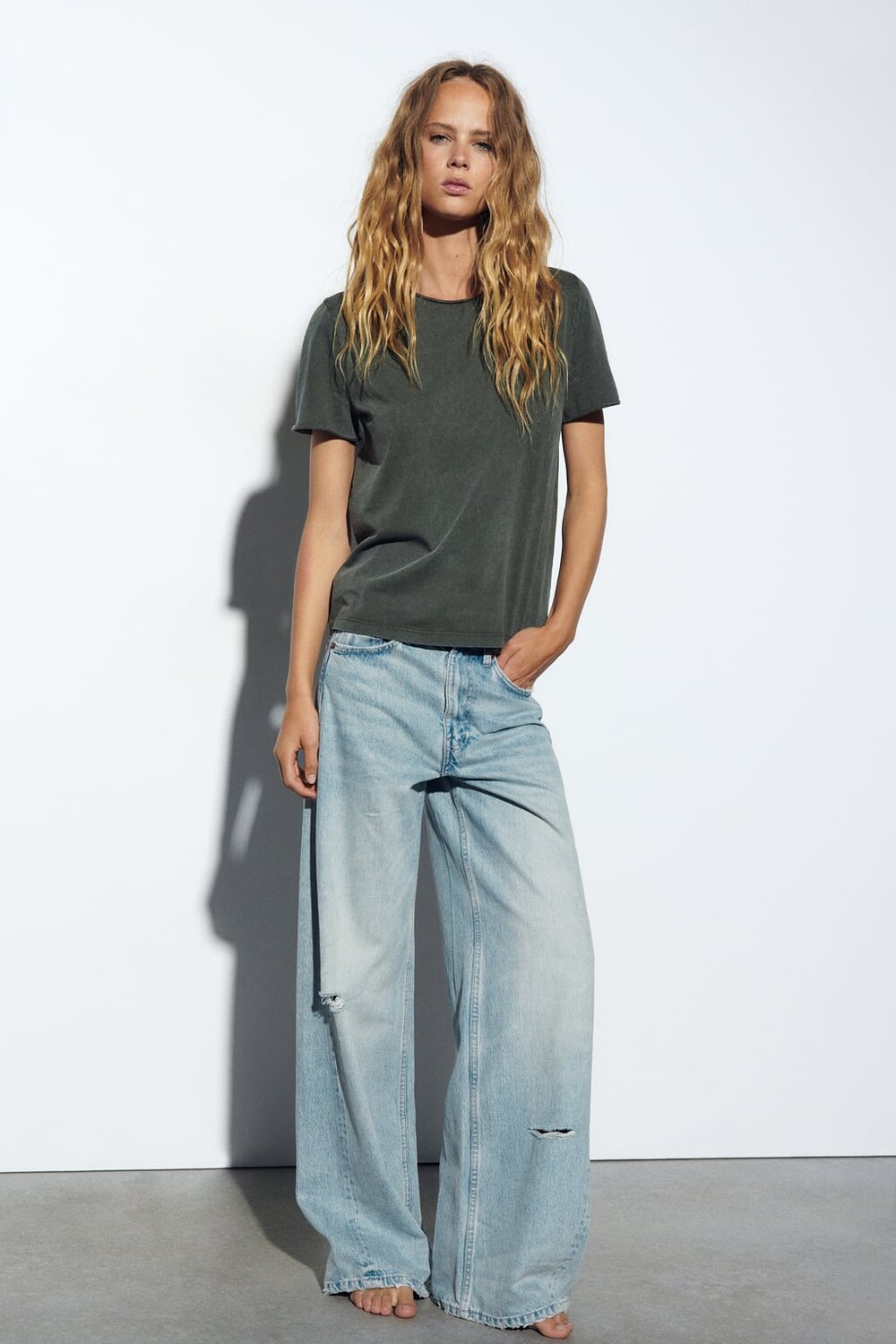 

Футболка с потерянным эффектом ZARA, зеленый