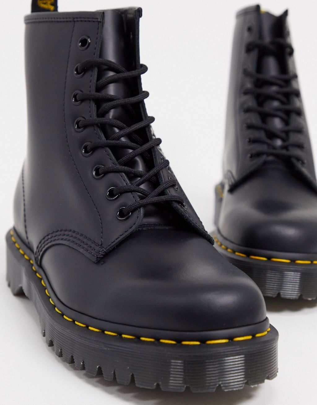 

Черные ботинки с 8 люверсами Dr Martens 1460
