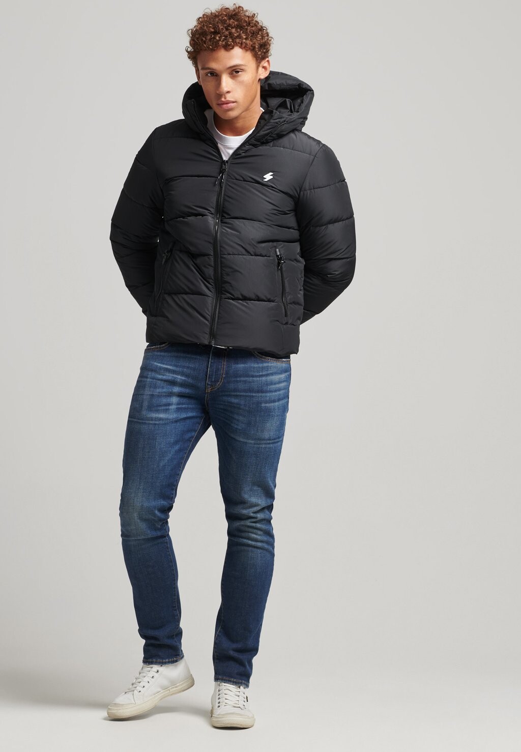 

Зимняя куртка Superdry SPORTS PUFFER С КАПЮШОНОМ, черный
