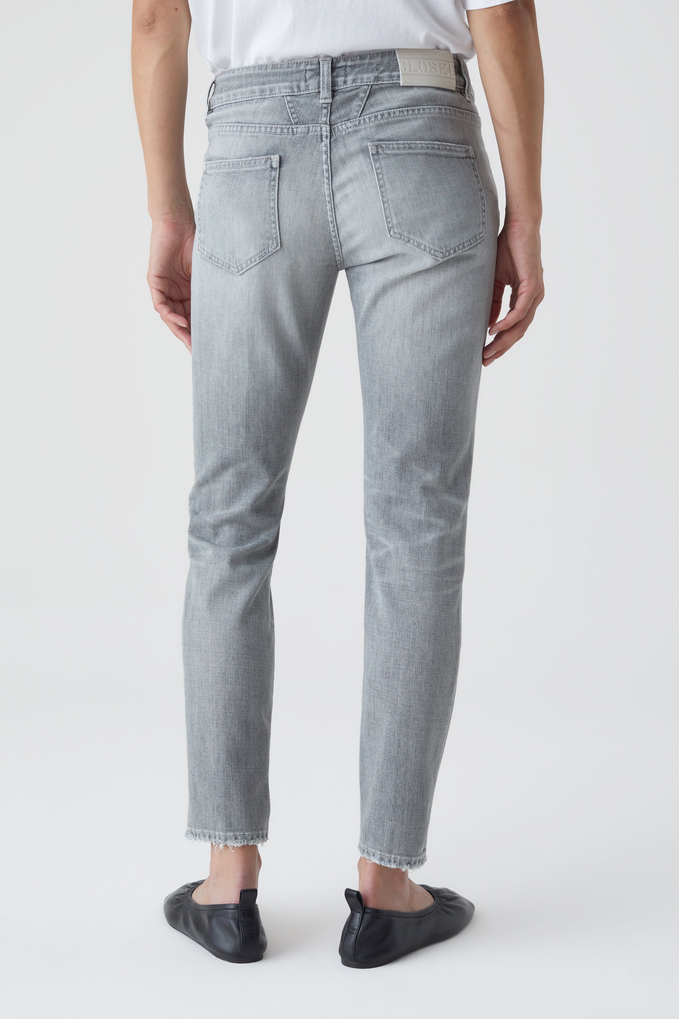 Джинсы - название стиля BAKER CLOSED, цвет mid grey брюки – название стиля barton closed цвет grey marble