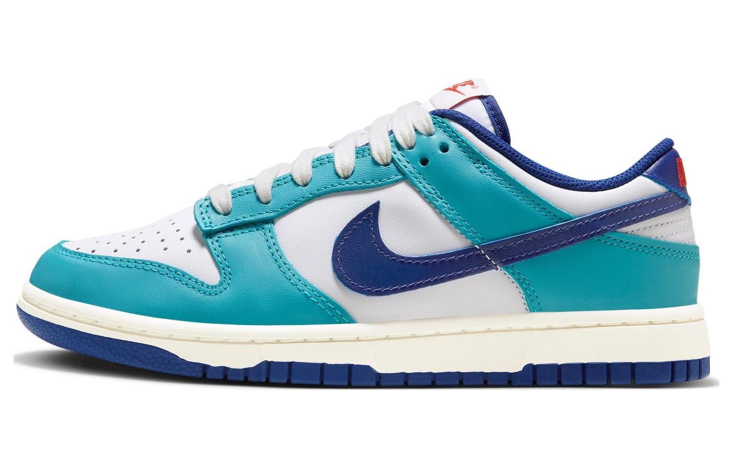 

Кроссовки Nike Dunk Low для скейтбординга женские