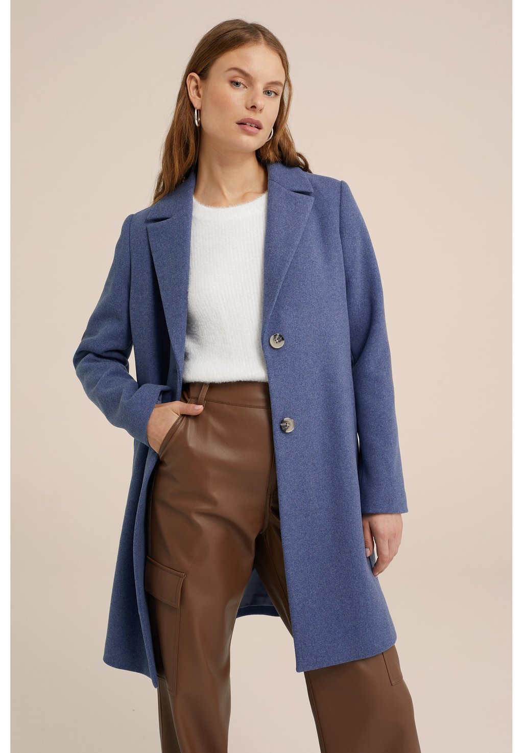 цена Классическое пальто WE Fashion, синее