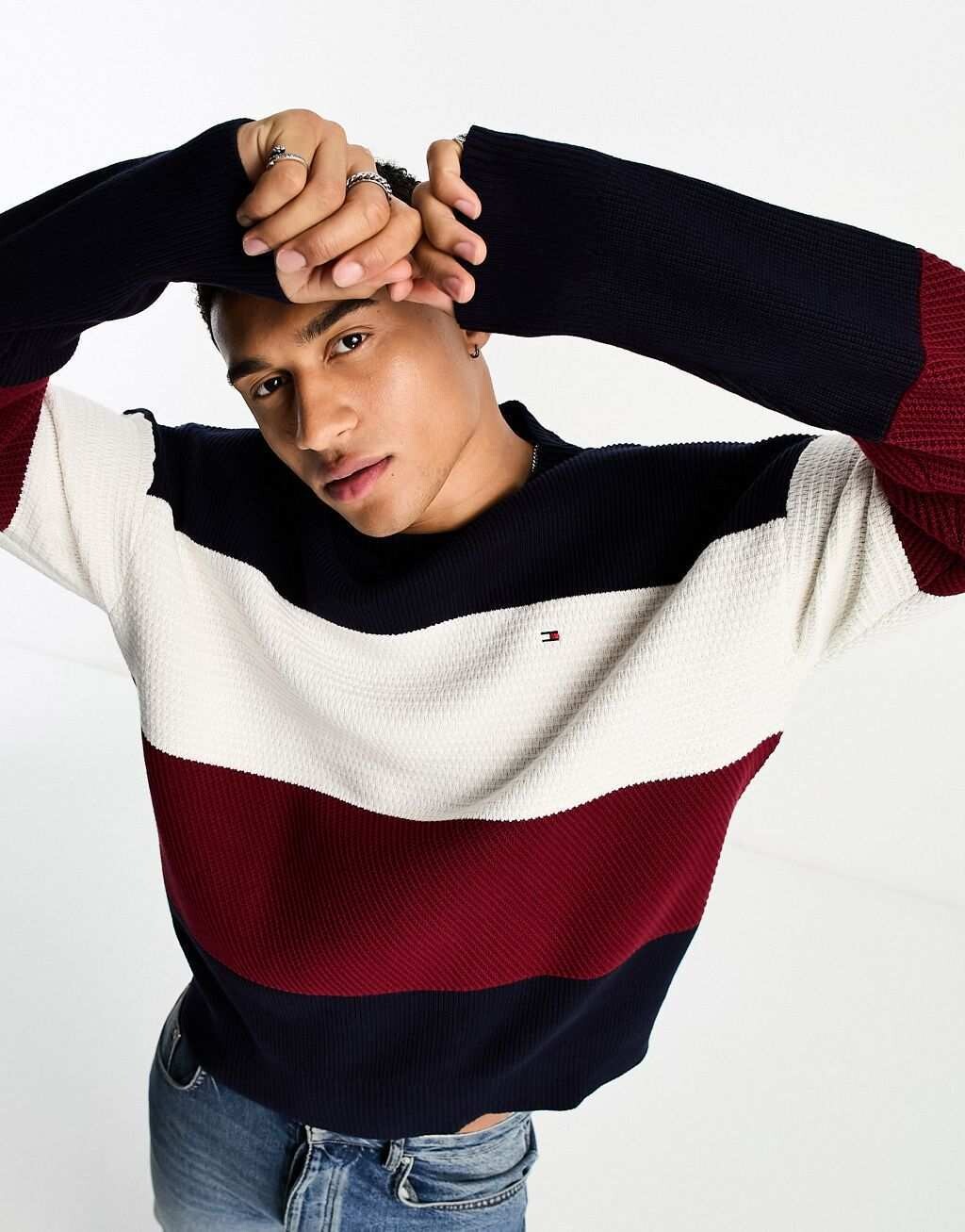 

Синий фактурный джемпер с круглым вырезом в стиле колор-блок Tommy Hilfiger