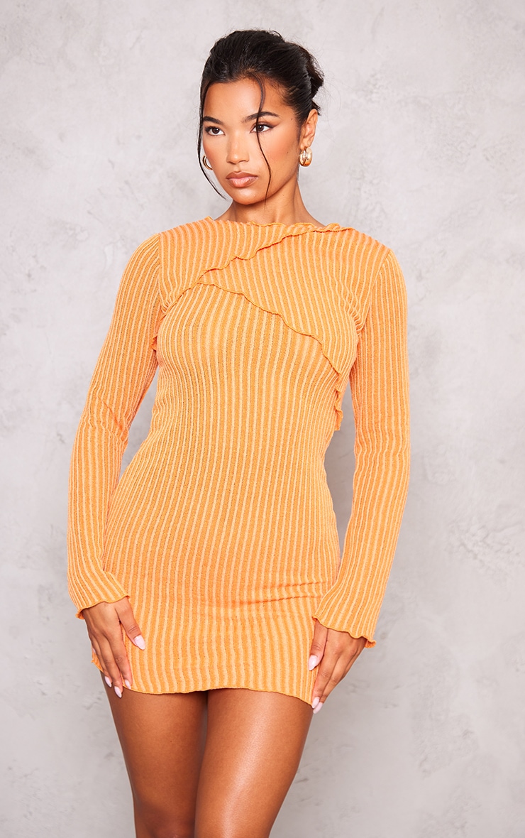 PrettyLittleThing Оранжевое облегающее платье в рубчик с открытыми швами и длинными рукавами цена и фото