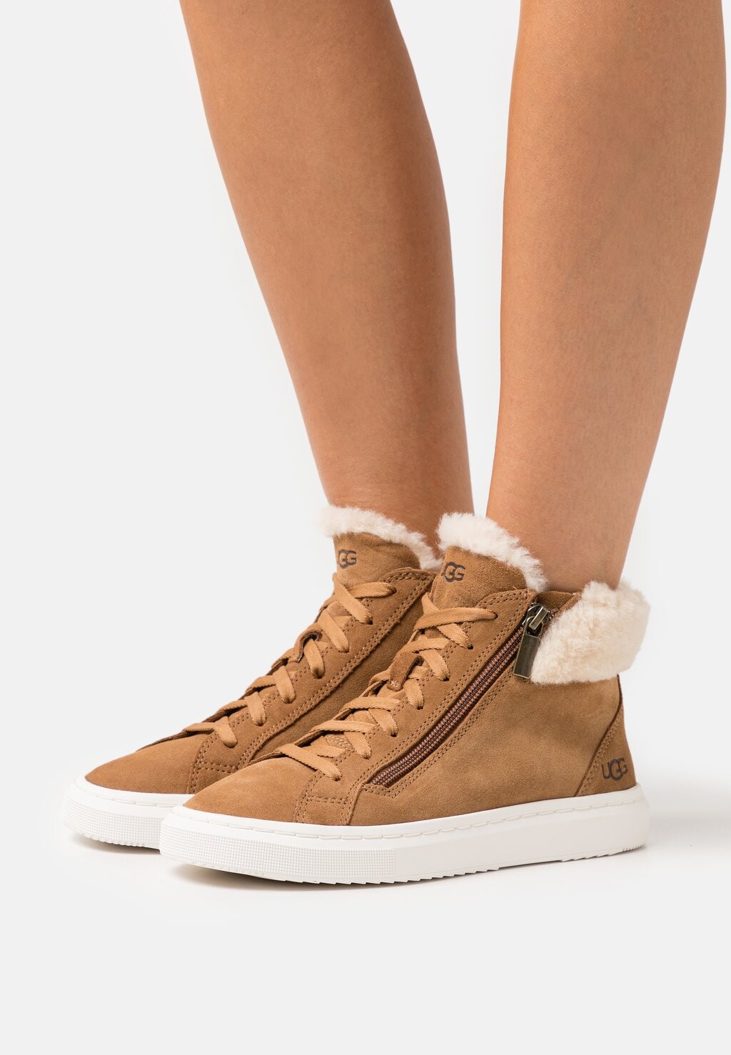 

Высокие туфли UGG ALAMEDA MID ZIP, цвет chestnut