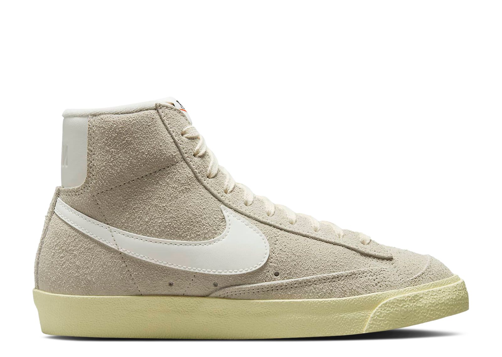 

Кроссовки Nike Wmns Blazer Mid '77 Vintage 'Light Bone Alabaster', кремовый, Бежевый