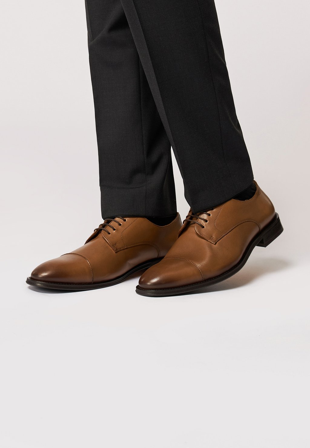 Деловые туфли на шнуровке DERBY CAPTOE ROY ROBSON, цвет rust copper