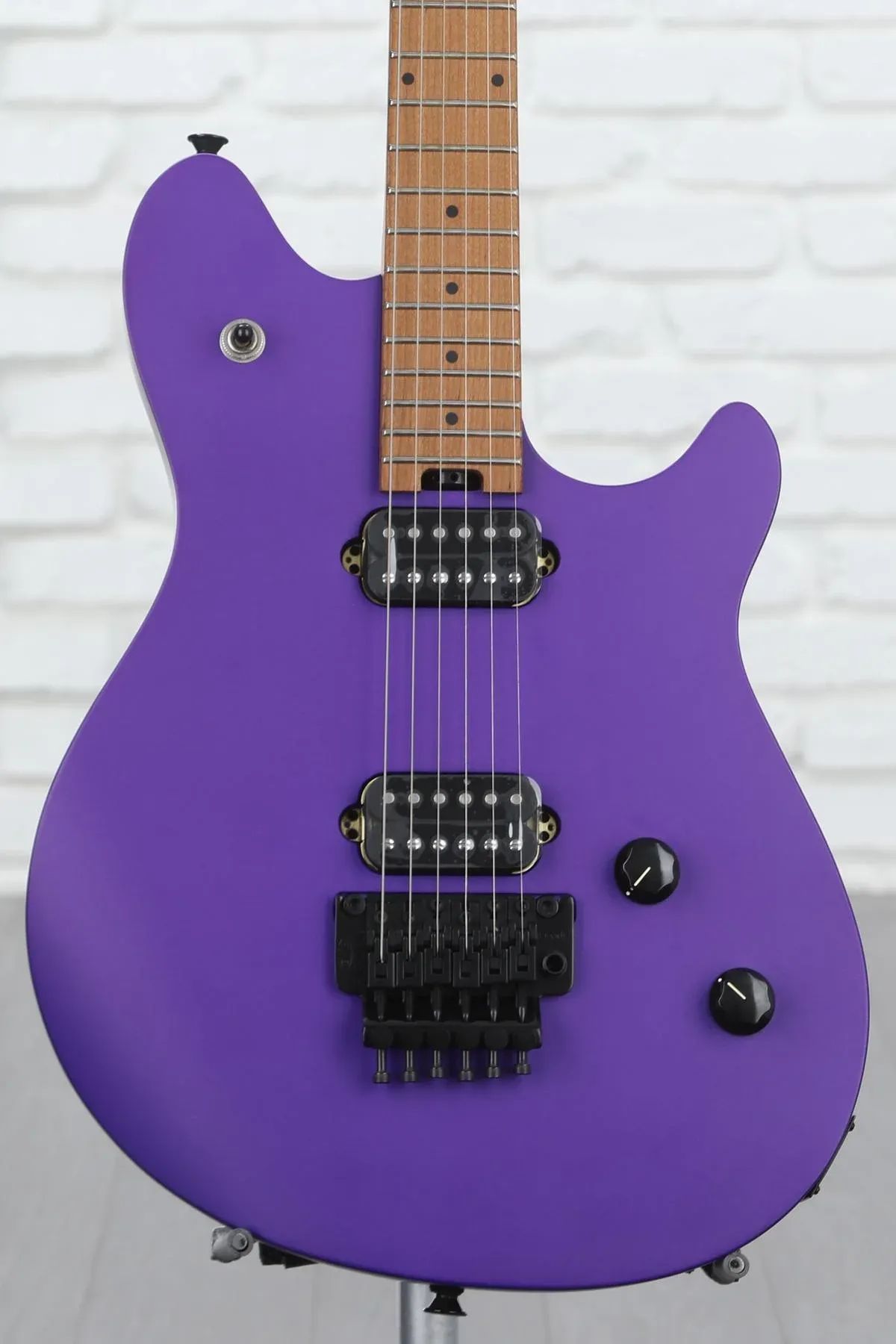 

Новая стандартная электрогитара EVH Wolfgang — королевский фиолетовый