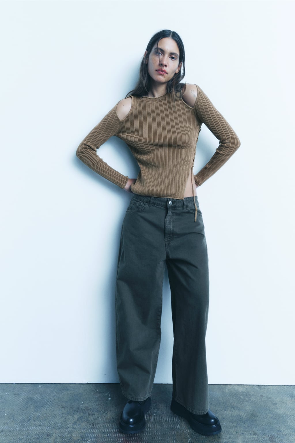

Вязаный кардиган с контрастными карманами ZARA, охра