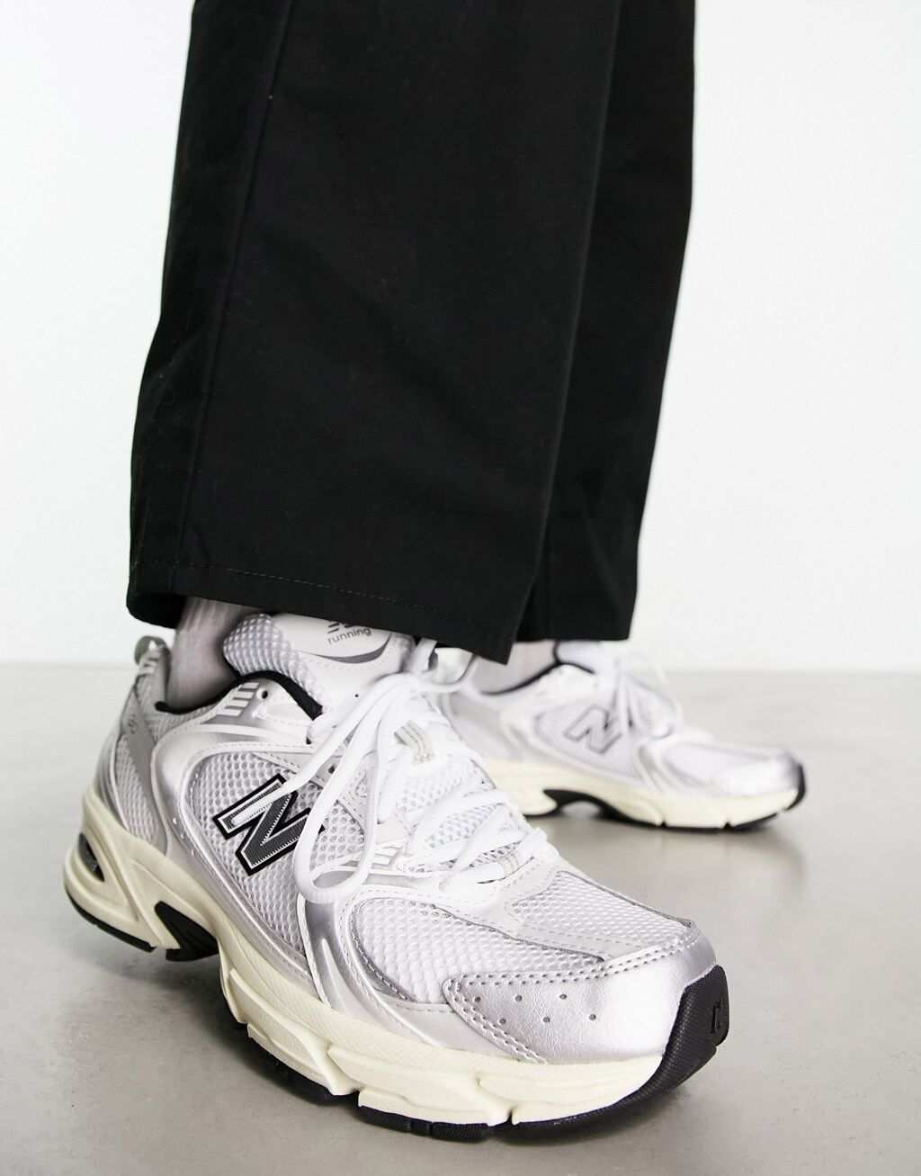 

Кроссовки New Balance 530 белого цвета с металликом, Белый;серый, Кроссовки New Balance 530 белого цвета с металликом