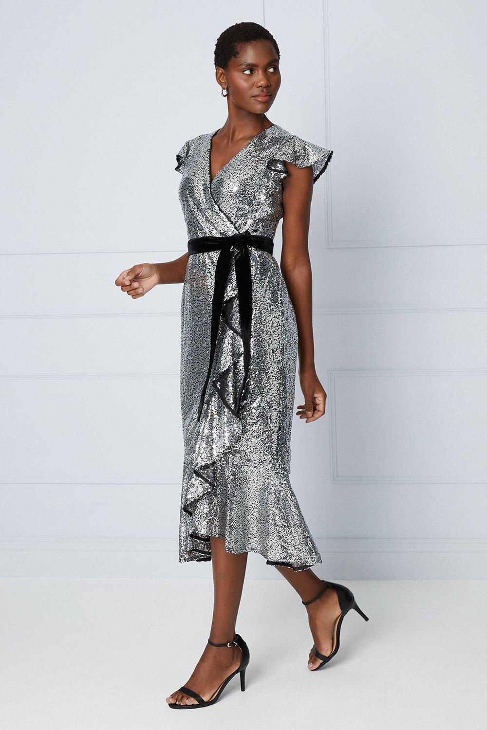 цена Платье миди премиум-класса с бархатным поясом и пайетками Wallis, черный