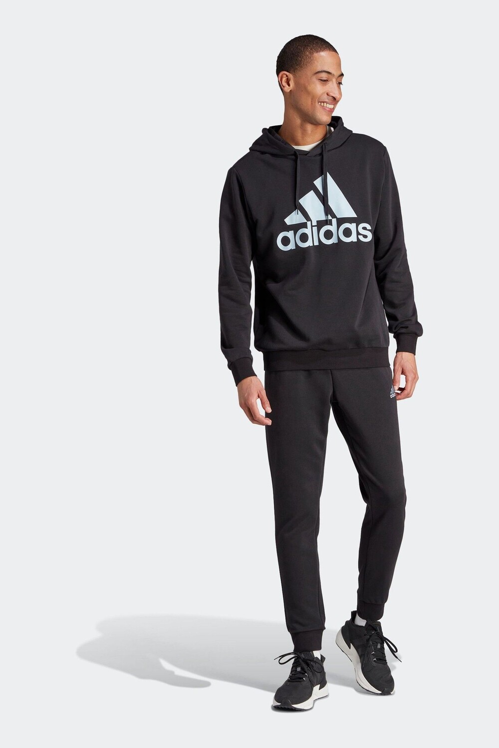 

Спортивный костюм из махры с крупным логотипом adidas, черный