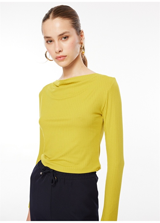 цена Однотонная желтая женская блузка с открытым вырезом Selen