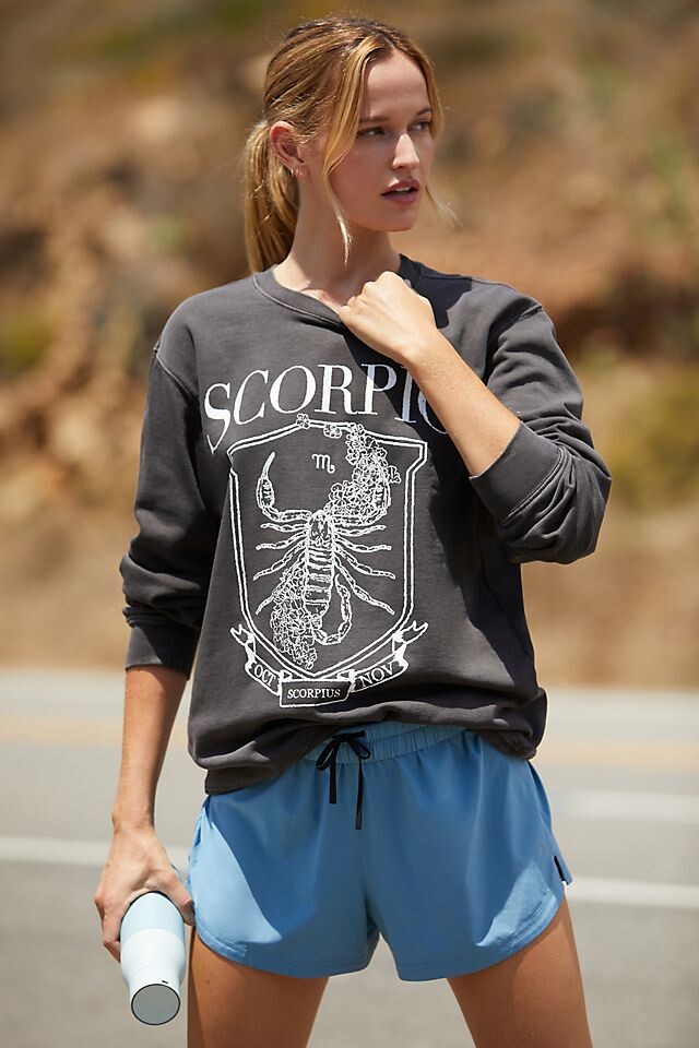 

Толстовка Girl Dangerous x Anthropologie Zodiac Collegiate с принтом скорпиона, черный