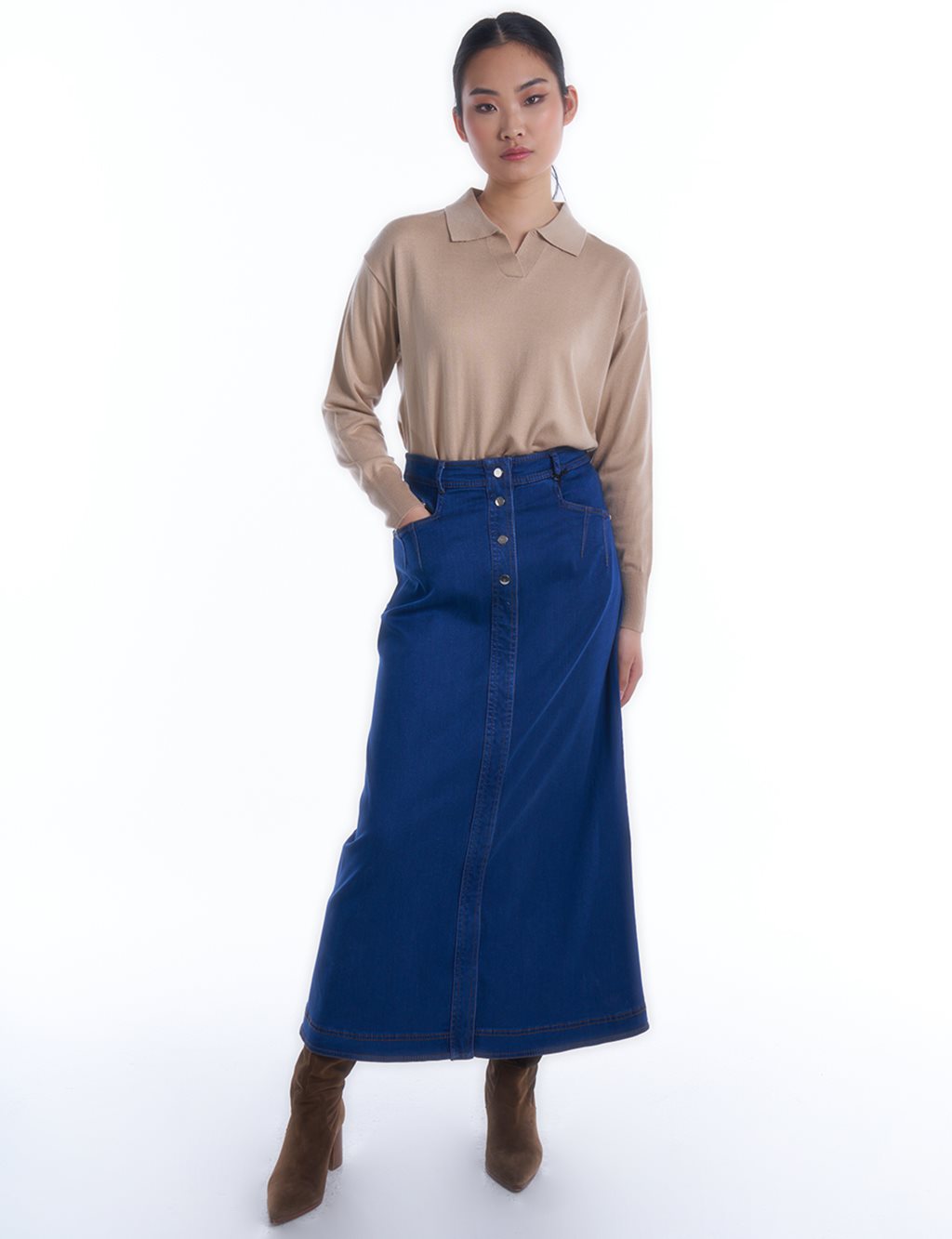 цена Джинсовая юбка с карманами темно-синего цвета KYR