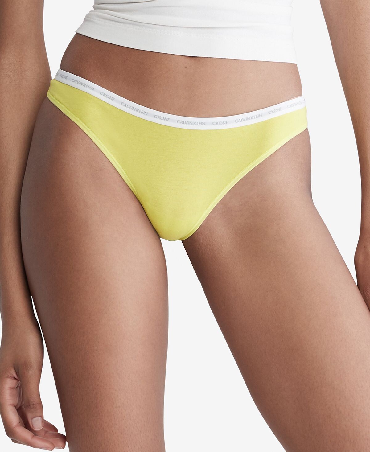 

Нижнее белье CK One из хлопка для одиночных стрингов QD3783 Calvin Klein