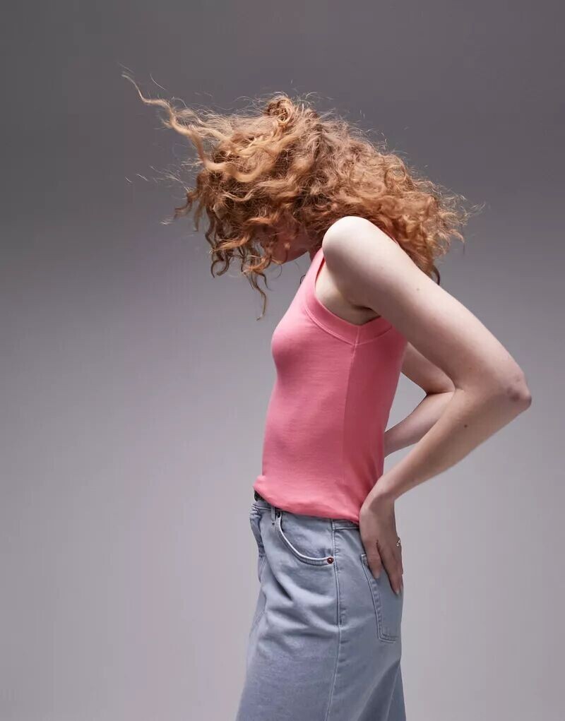 

Розовый облегающий топ на бретелях Topshop