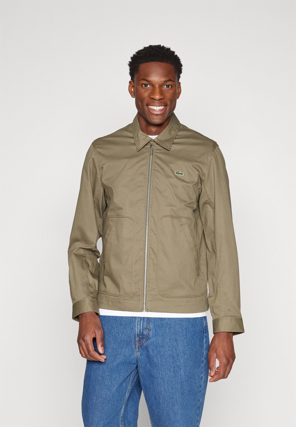 

Весенняя куртка Lacoste, хаки