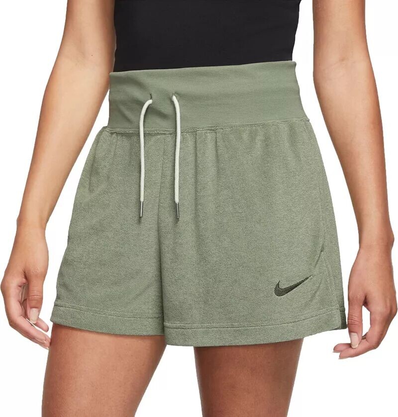 

Женские махровые шорты Nike